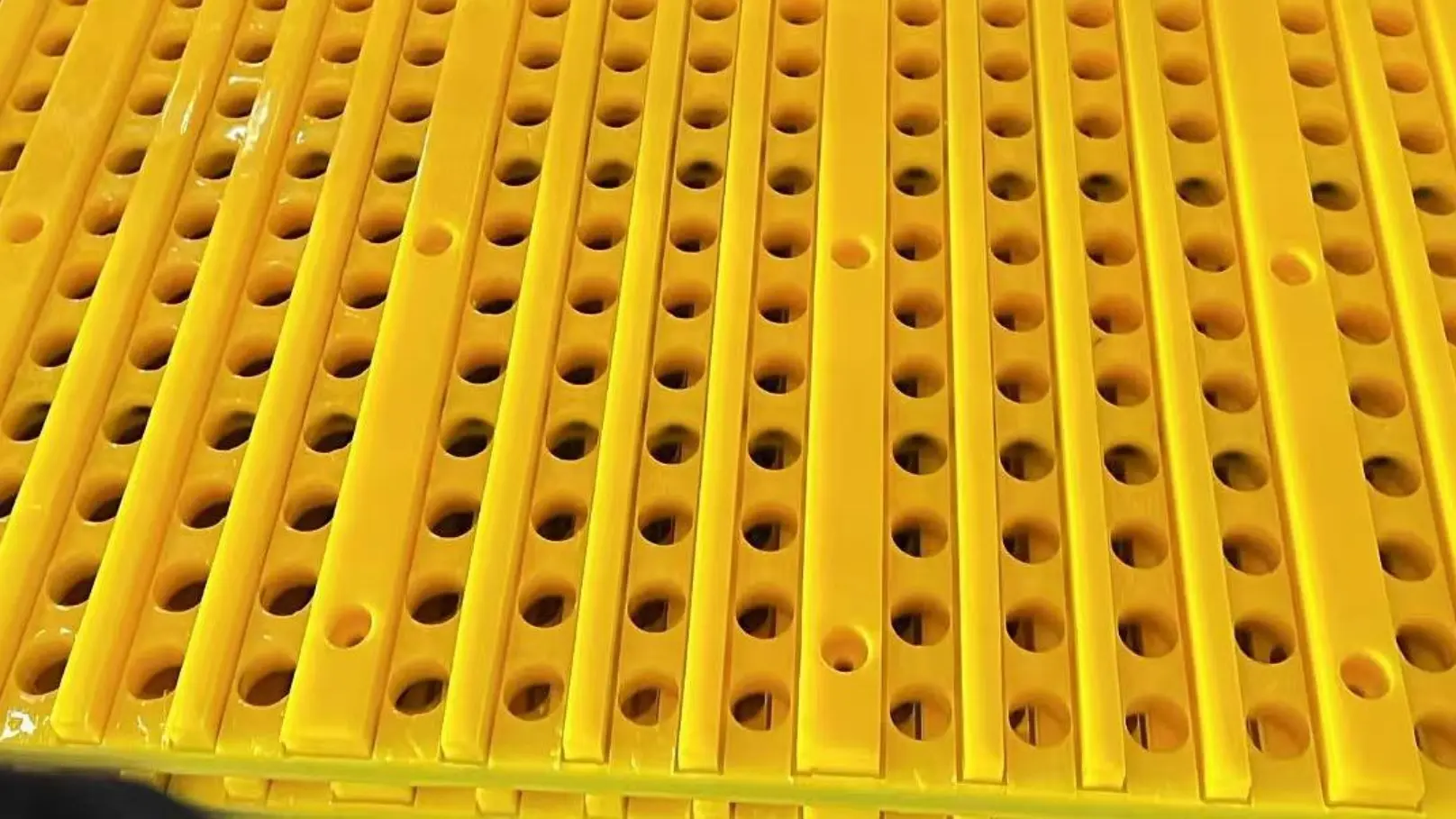 Zhicheng Screen Factory: Efficient production, helping the screening needs of multiple industries