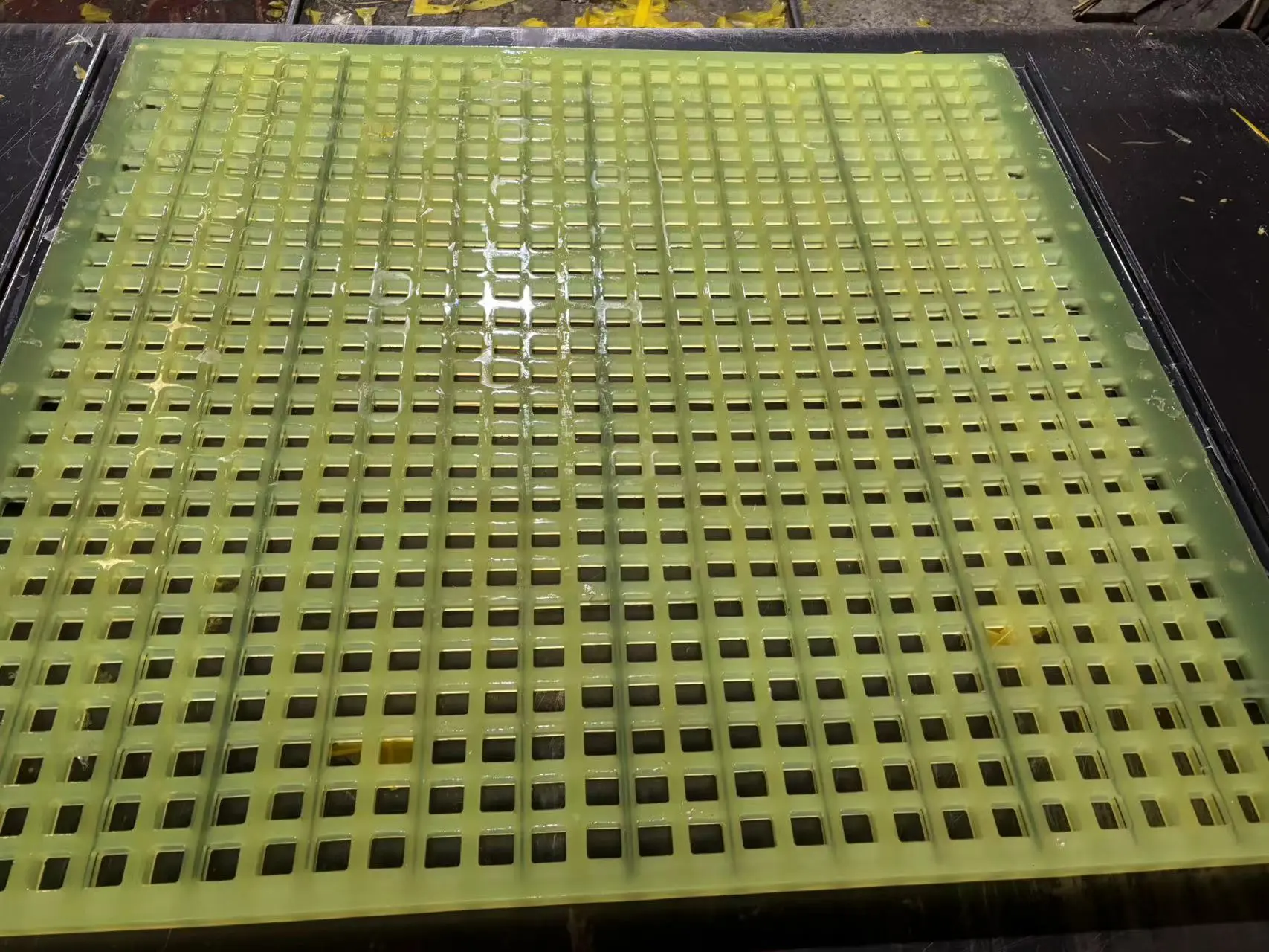 Differences between Polyurethane Sieve and Manganese Steel Sieve