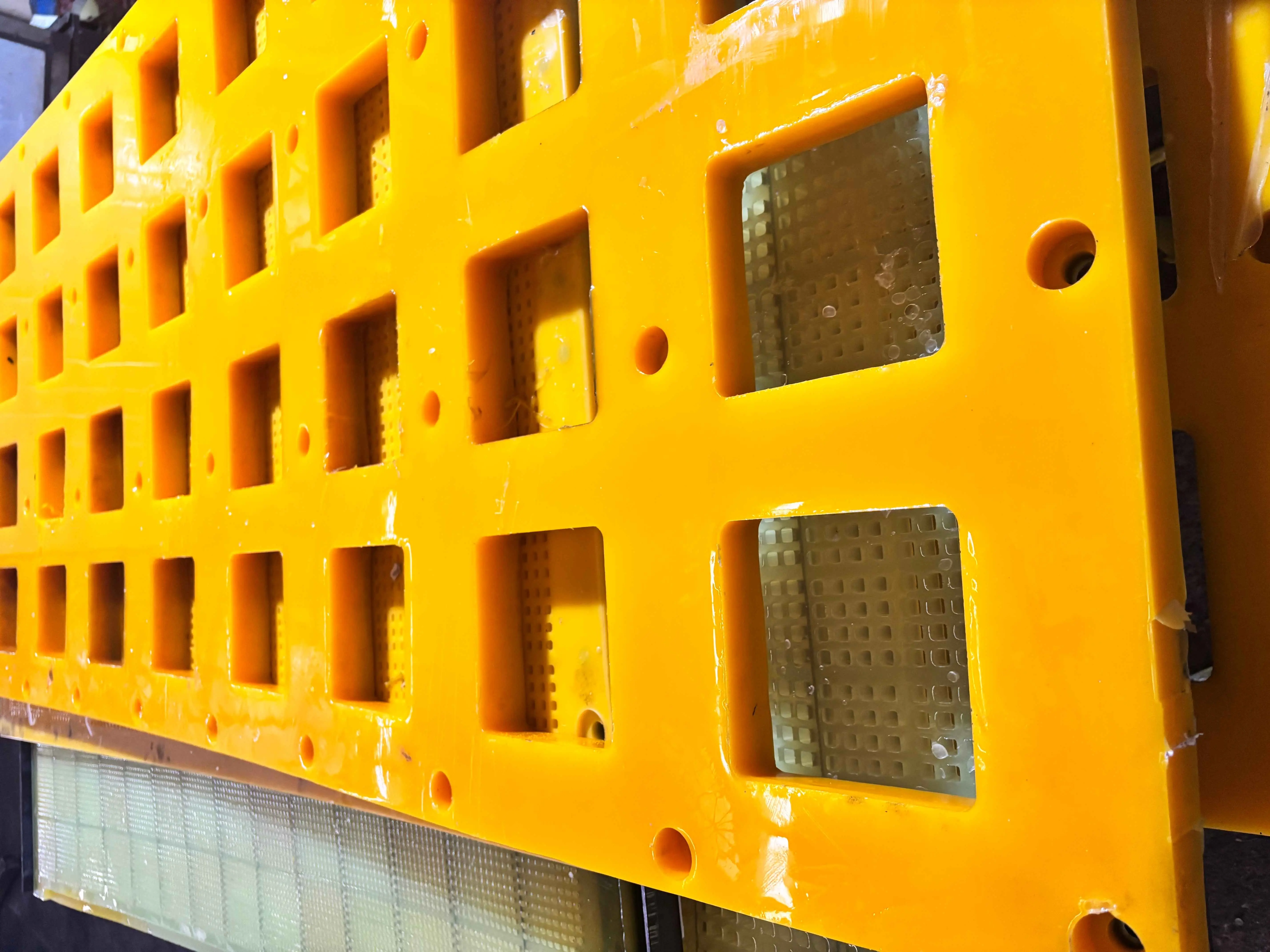 How to Select an Appropriate Screening Mesh